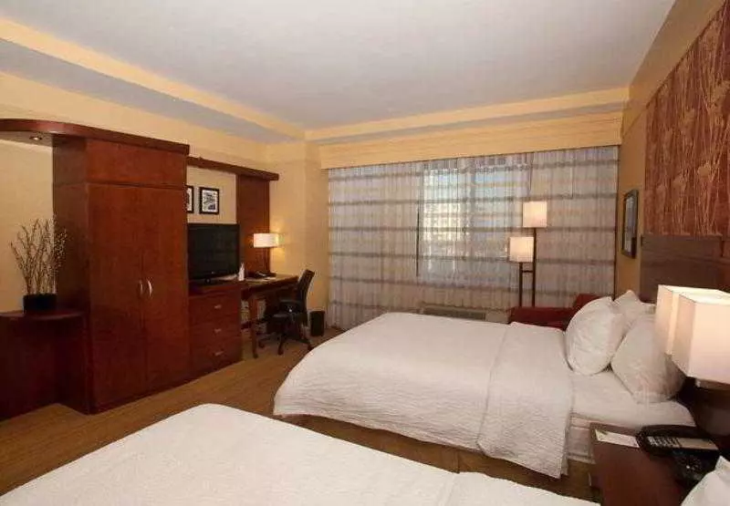 هتل Courtyard Lincoln Downtown