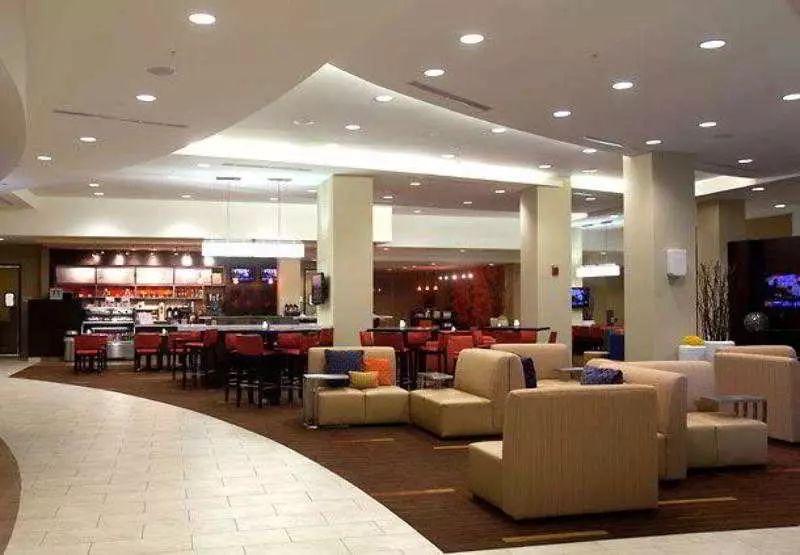 هتل Courtyard Lincoln Downtown