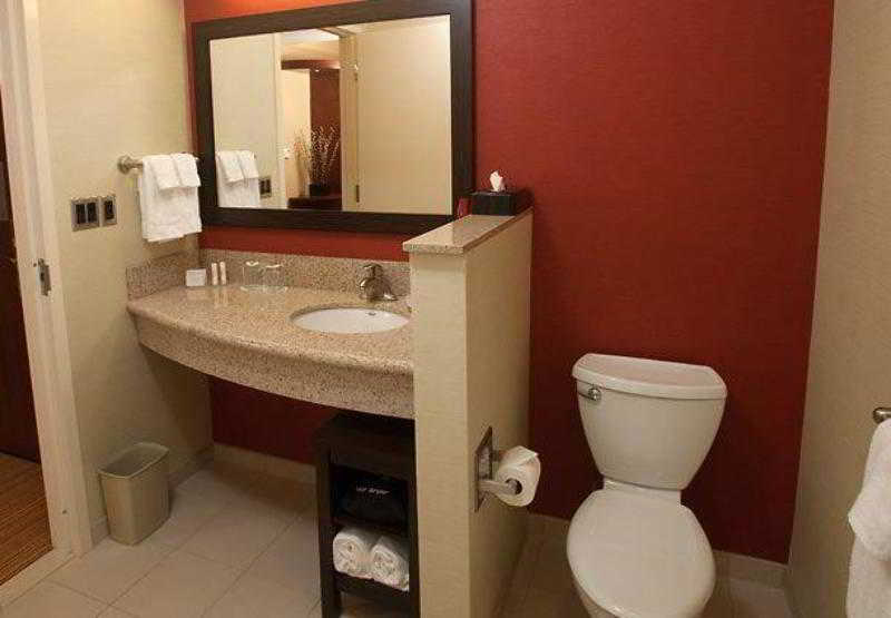 فندق Courtyard Lincoln Downtown