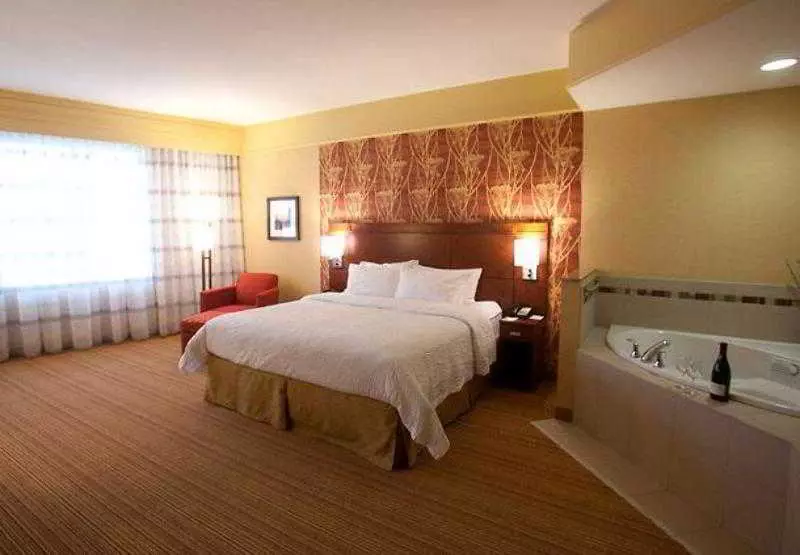 هتل Courtyard Lincoln Downtown