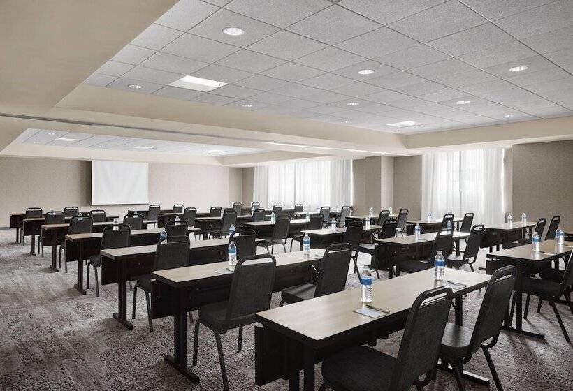 فندق Courtyard By Marriott Newark Downtown