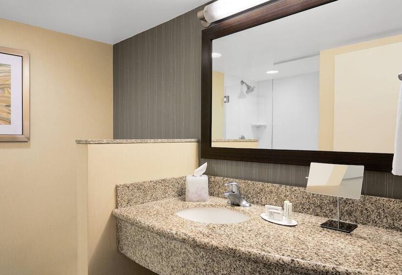 فندق Courtyard By Marriott Newark Downtown
