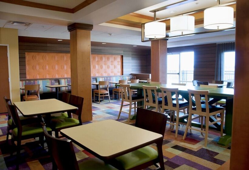 فندق Fairfield Inn & Suites Ames