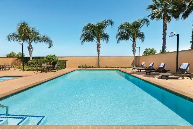 בית מלון כפרי Four Points By Sheraton Sacramento Airport