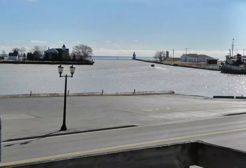 ホテル Harbor Lights Lodge