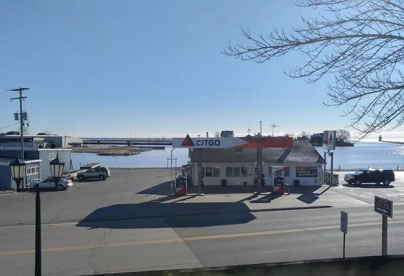 ホテル Harbor Lights Lodge