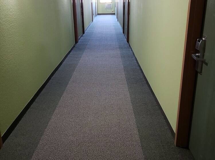 ホテル Harbor Lights Lodge