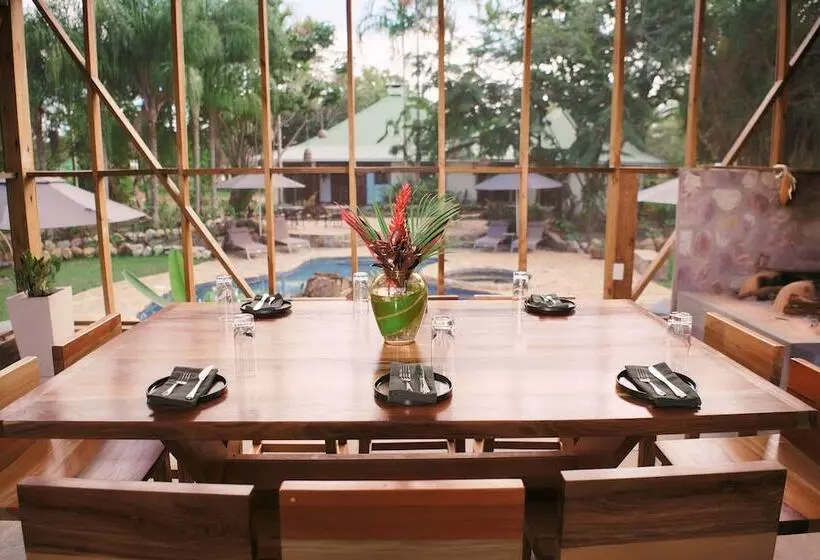 ホテル Hidden Valley Wilderness Lodge