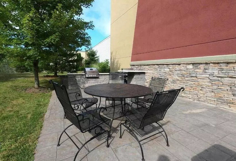 בית מלון כפרי Hometowne Studios & Suites Washington