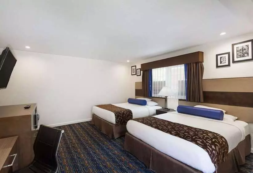 Отель Howard Johnson By Wyndham Berkeley