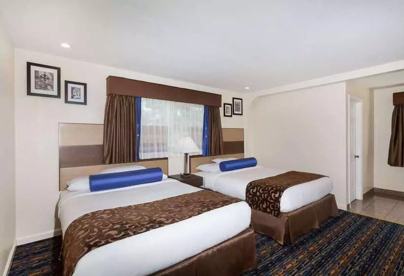 Отель Howard Johnson By Wyndham Berkeley