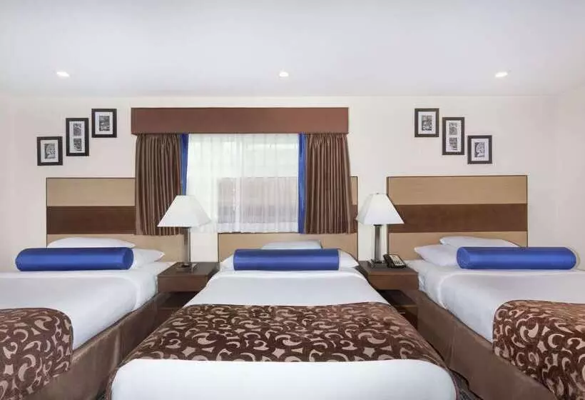 Отель Howard Johnson By Wyndham Berkeley