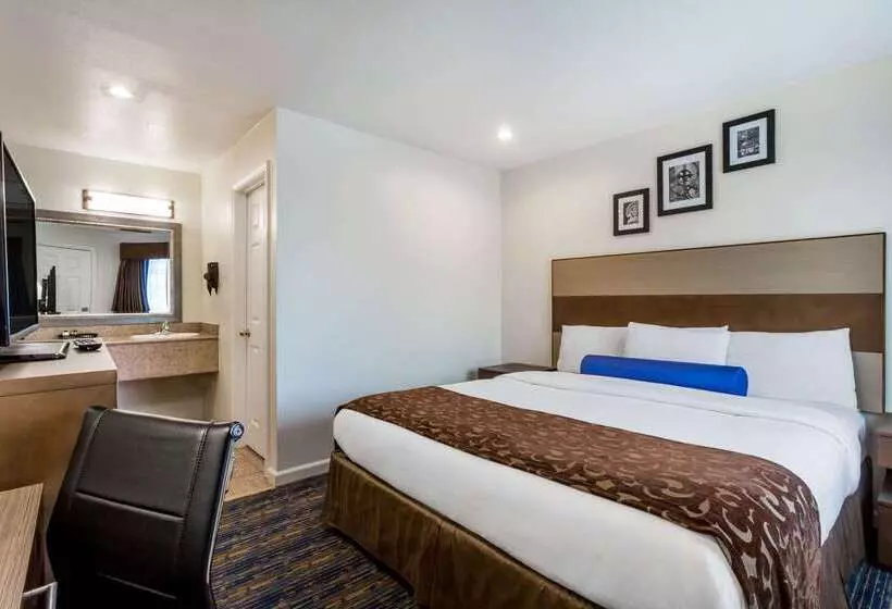 Отель Howard Johnson By Wyndham Berkeley