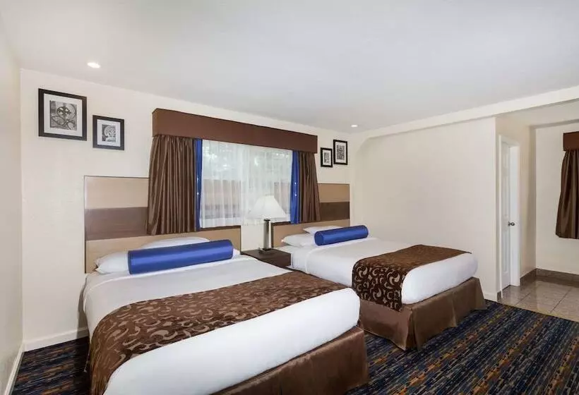 Отель Howard Johnson By Wyndham Berkeley