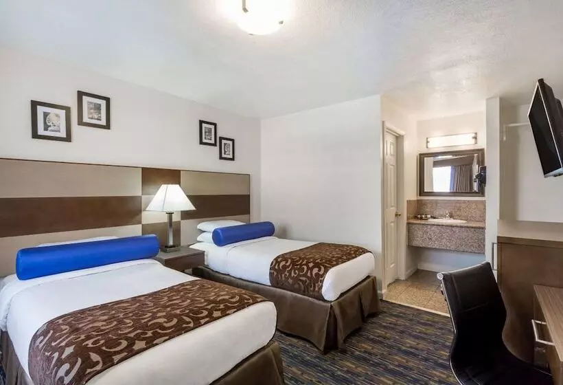 Отель Howard Johnson By Wyndham Berkeley