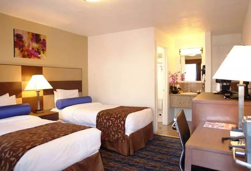 Отель Howard Johnson By Wyndham Berkeley