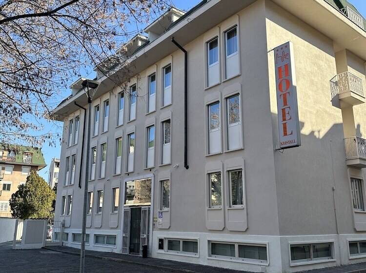 فندق Kristall