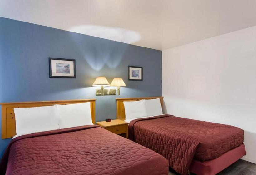 Отель Rodeway Inn & Suites Sidney Historic Downtown I80