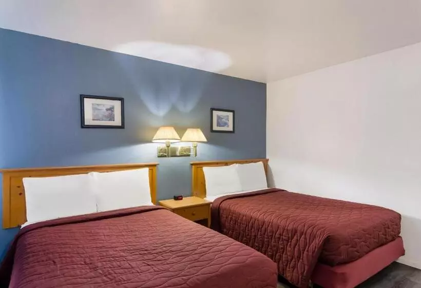 Отель Rodeway Inn & Suites Sidney Historic Downtown I80