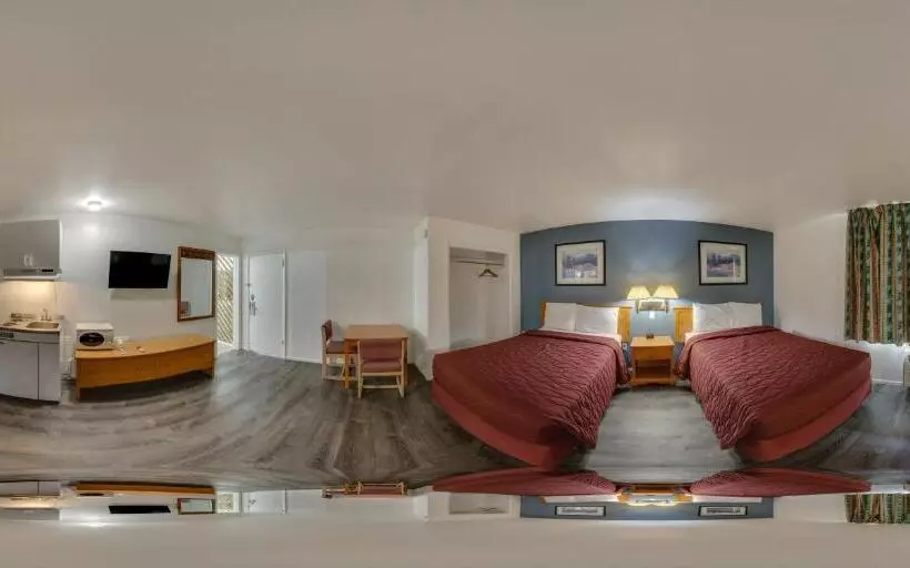 Отель Rodeway Inn & Suites Sidney Historic Downtown I80