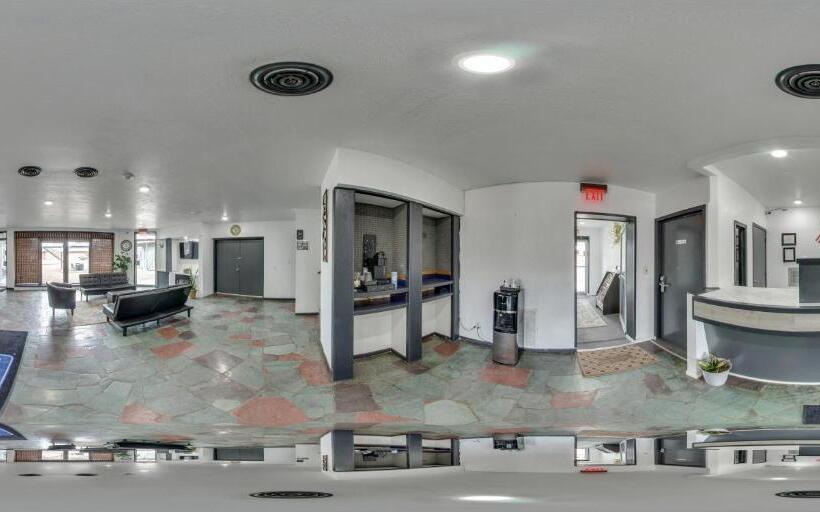 Отель Rodeway Inn & Suites Sidney Historic Downtown I80