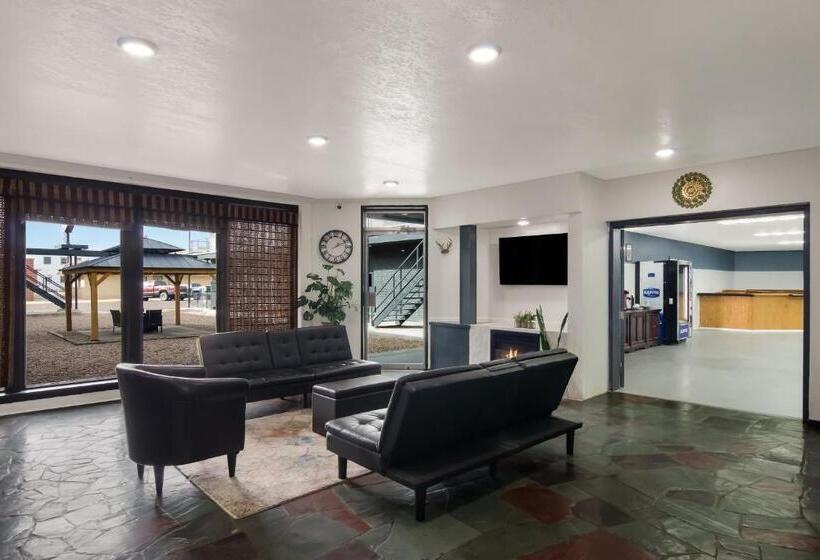 Отель Rodeway Inn & Suites Sidney Historic Downtown I80