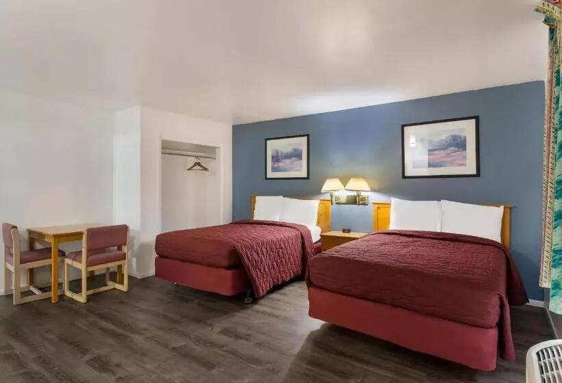 Отель Rodeway Inn & Suites Sidney Historic Downtown I80