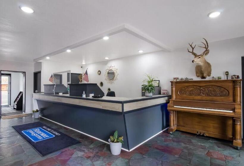 Отель Rodeway Inn & Suites Sidney Historic Downtown I80