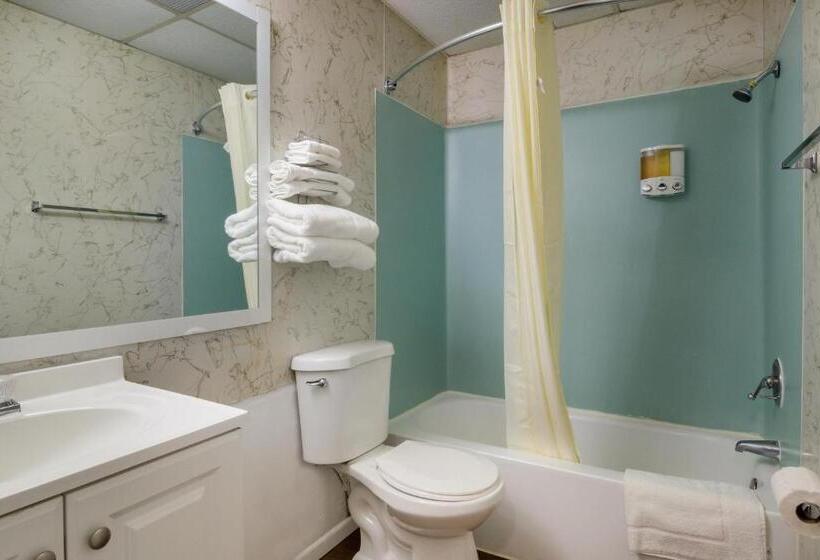 Отель Rodeway Inn & Suites Sidney Historic Downtown I80