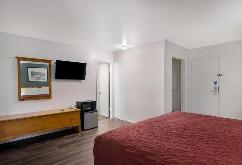 Отель Rodeway Inn & Suites Sidney Historic Downtown I80