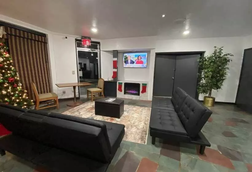 Отель Rodeway Inn & Suites Sidney Historic Downtown I80