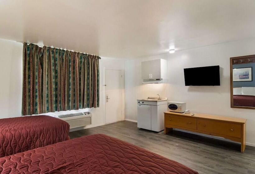 Отель Rodeway Inn & Suites Sidney Historic Downtown I80