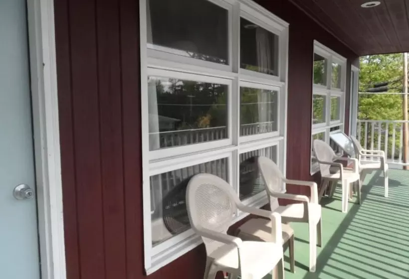 Pinebrook Motel