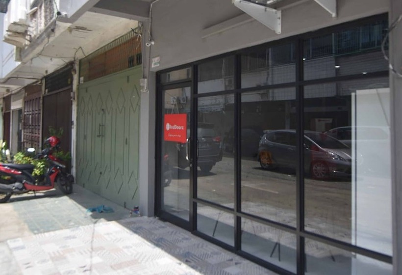 בית מלון כפרי Reddoorz Hostel Syariah @ Peunayong Banda Aceh