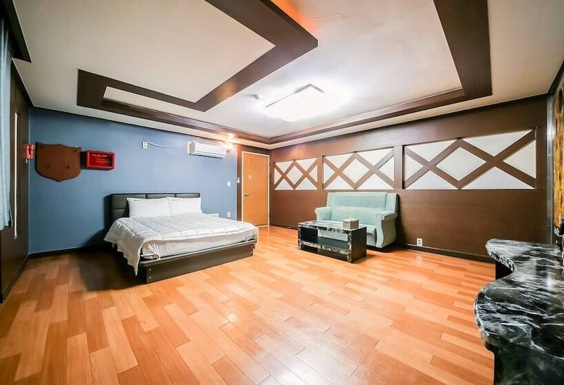 Motel Andong Okdong Equus