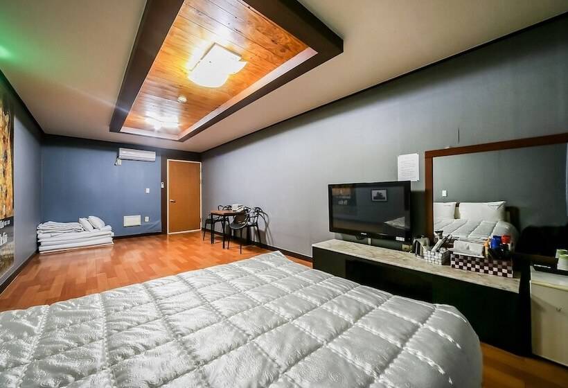 Motel Andong Okdong Equus