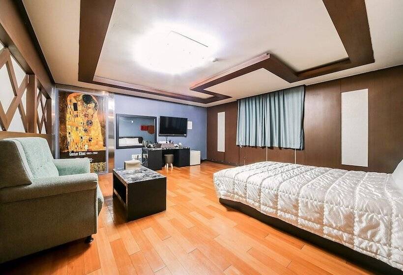 Motel Andong Okdong Equus