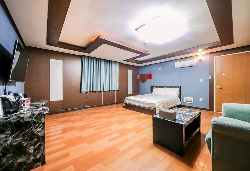 Motel Andong Okdong Equus