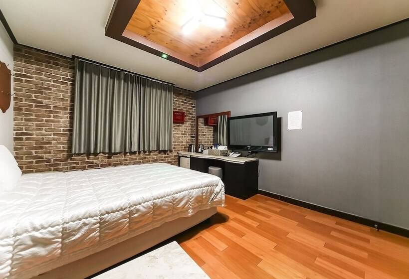 Motel Andong Okdong Equus