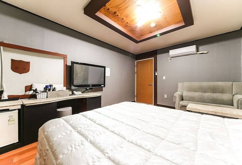 Motel Andong Okdong Equus