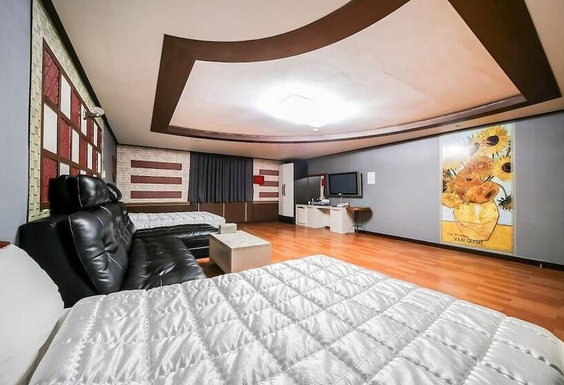Motel Andong Okdong Equus
