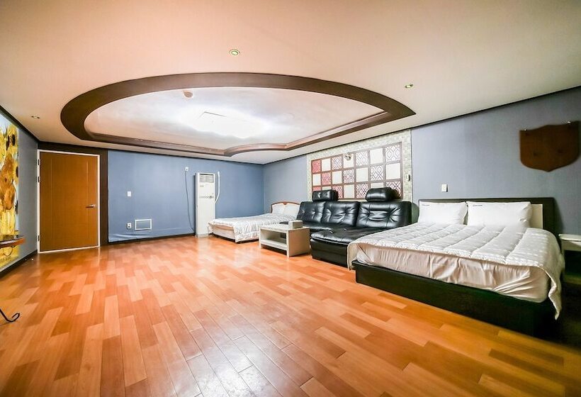 Motel Andong Okdong Equus