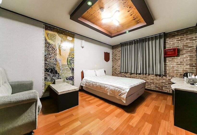 Motel Andong Okdong Equus