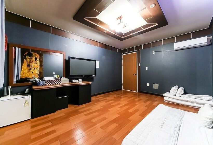 Motel Andong Okdong Equus