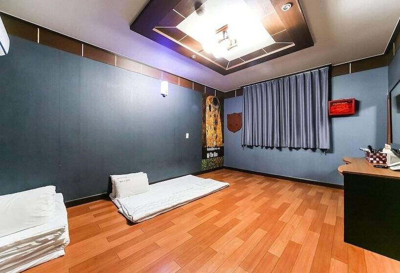 Motel Andong Okdong Equus