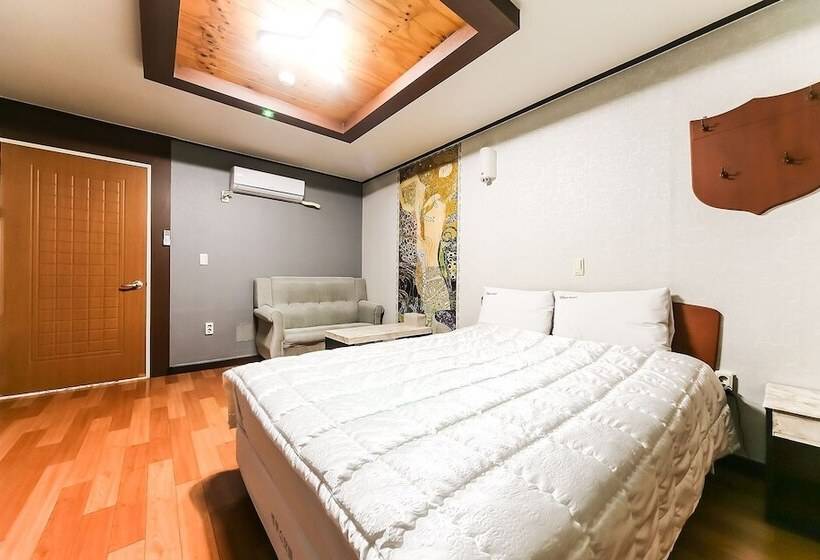 Motel Andong Okdong Equus