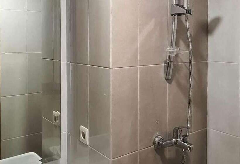 בית מלון כפרי Reddoorz Apartment @ Padina Soho And Residence