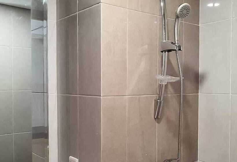 בית מלון כפרי Reddoorz Apartment @ Padina Soho And Residence