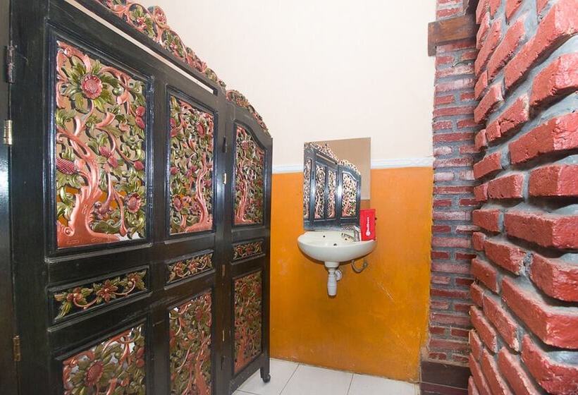 Panzió Reddoorz Syariah Near Keraton Sumenep