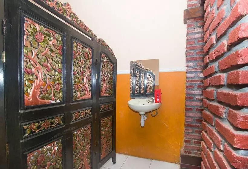 ペンション Reddoorz Syariah Near Keraton Sumenep